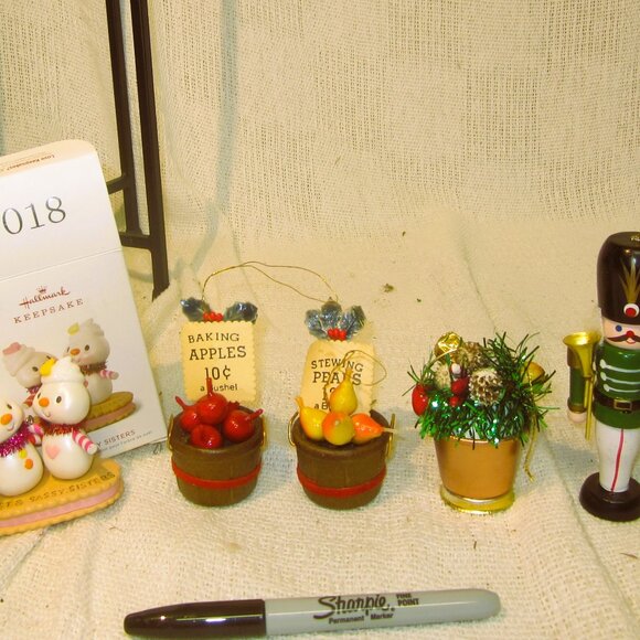 CHRISTMAS ORNAMENTS SET OF 5 ASSORTED ORNAMENTS - Picture 1 of 6